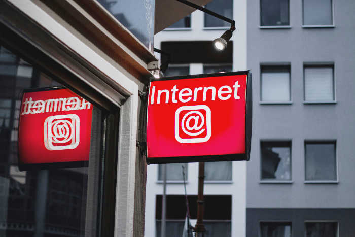 Internet w mieszkaniu - jak sprawdzić czy jest dobry i czy za niego nie przepłacamy? Internet w mieszkaniu - jak sprawdzić czy jest dobry i czy za niego nie przepłacamy?